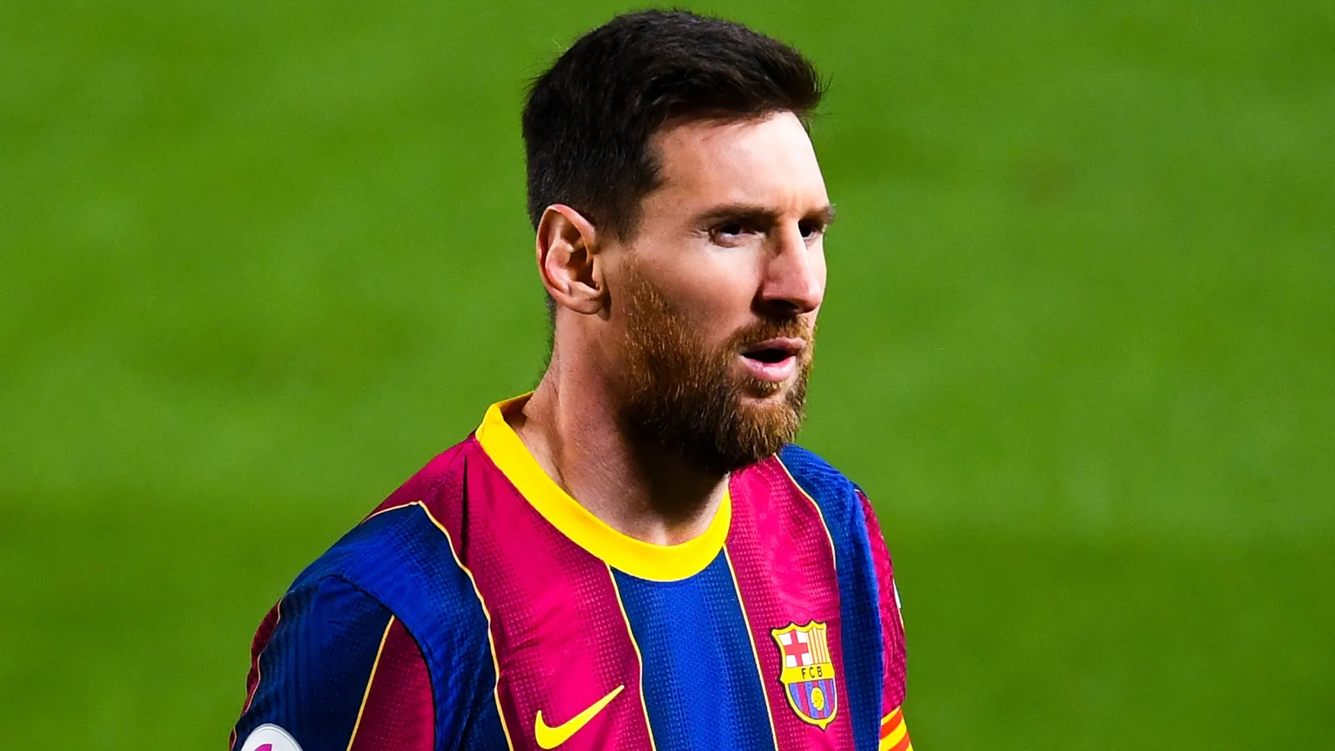Lionel Messi, do Barcelona, ​​olhando