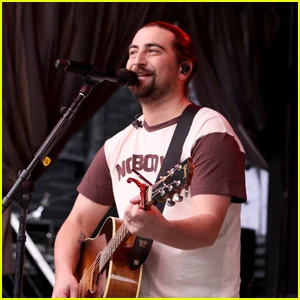 Letra de 'Staying Still': Noah Kahan lança 'The Great Divide: The Last of the Bugs'