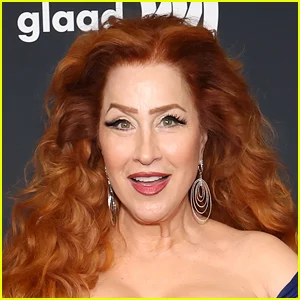 Lisa Ann Walter revela que seu filho namorou seus fãs