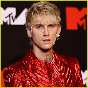 MGK diz que foi banido do TSA PreCheck por acusações anteriores de drogas