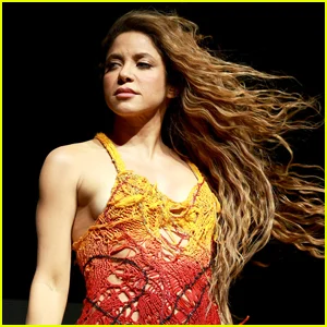 Membro da tripulação morre devido a 'lesões esmagadoras' enquanto se preparava para o show de Shakira no Brasil