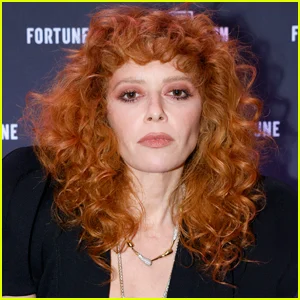 Natasha Lyonne diz que foi ‘detida’ pelo ICE após ser escoltada para fora do avião