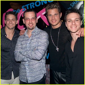 Nick Lachey admite que 98 Degrees tinha um guia de 'Idade de Consentimento' para cada estado durante uma turnê nos anos 90