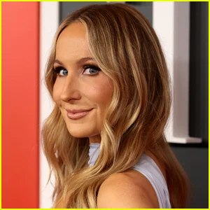 Nikki Glaser revela se foi convidada para o casamento de Taylor Swift e Travis Kelce