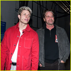 O comediante Matt Rife recebe visita aos bastidores de Gerard Butler no London Show e faz piada sobre '300' no Instagram