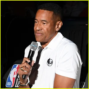 O locutor esportivo Mark Jones deixando a ESPN após 36 anos