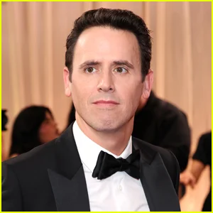 Oz Pearlman revela o que estava escrito no papel que mostrou a Melania Trump e Karoline Leavitt no momento em que o tiroteio começou no jantar dos correspondentes