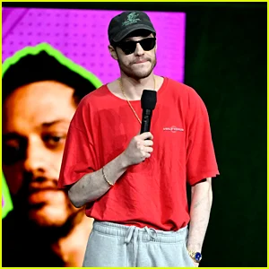 Pete Davidson mostra o progresso da remoção de tatuagens com os braços nus no CinemaCon 2026