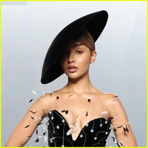 PinkPantheress diz que se tornar viral é “esmagador”, admite que a atenção pode parecer “aterrorizante”