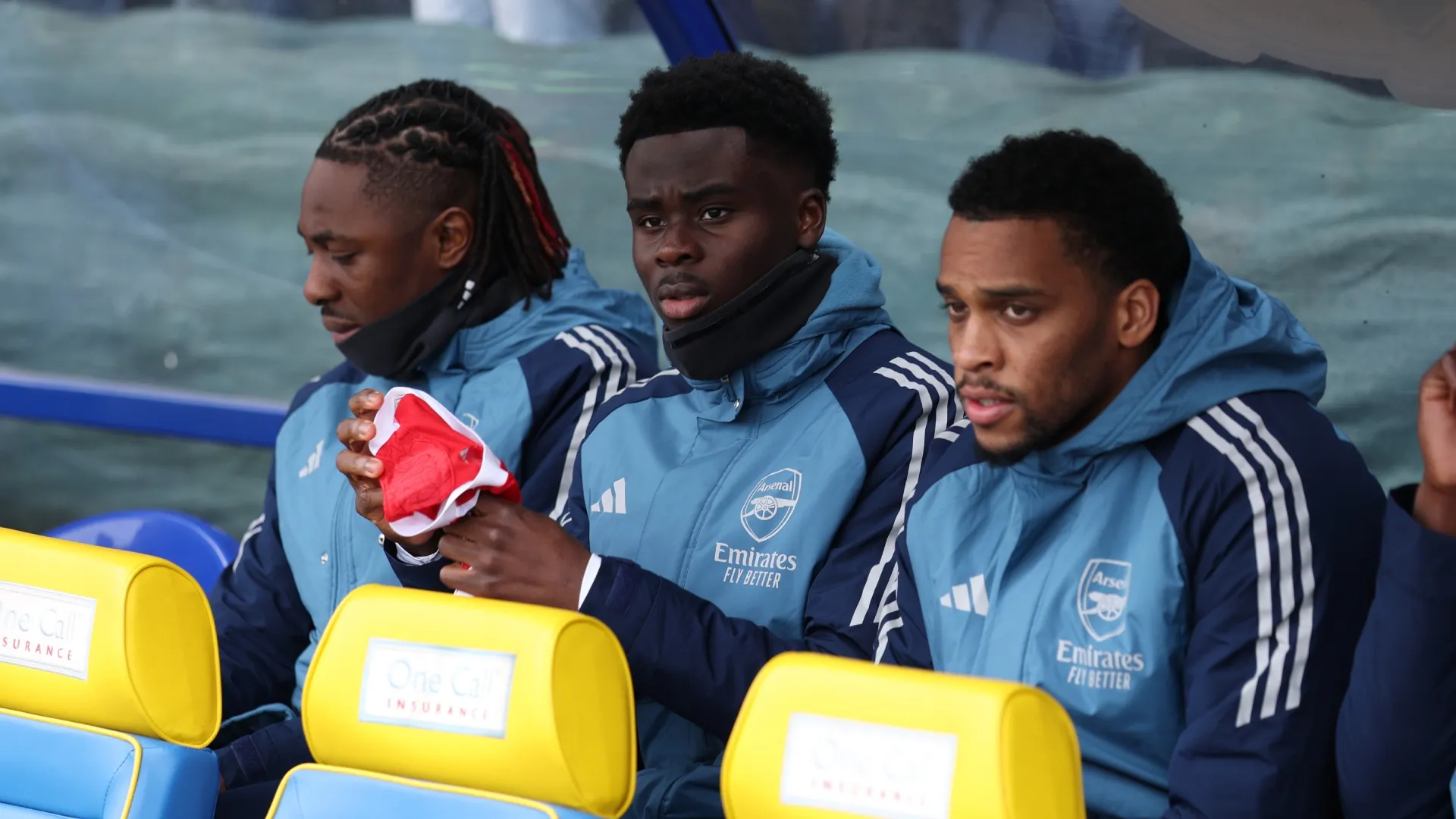 Eberechi Eze, Bukayo Saka e Jurrien Timber do Arsenal.