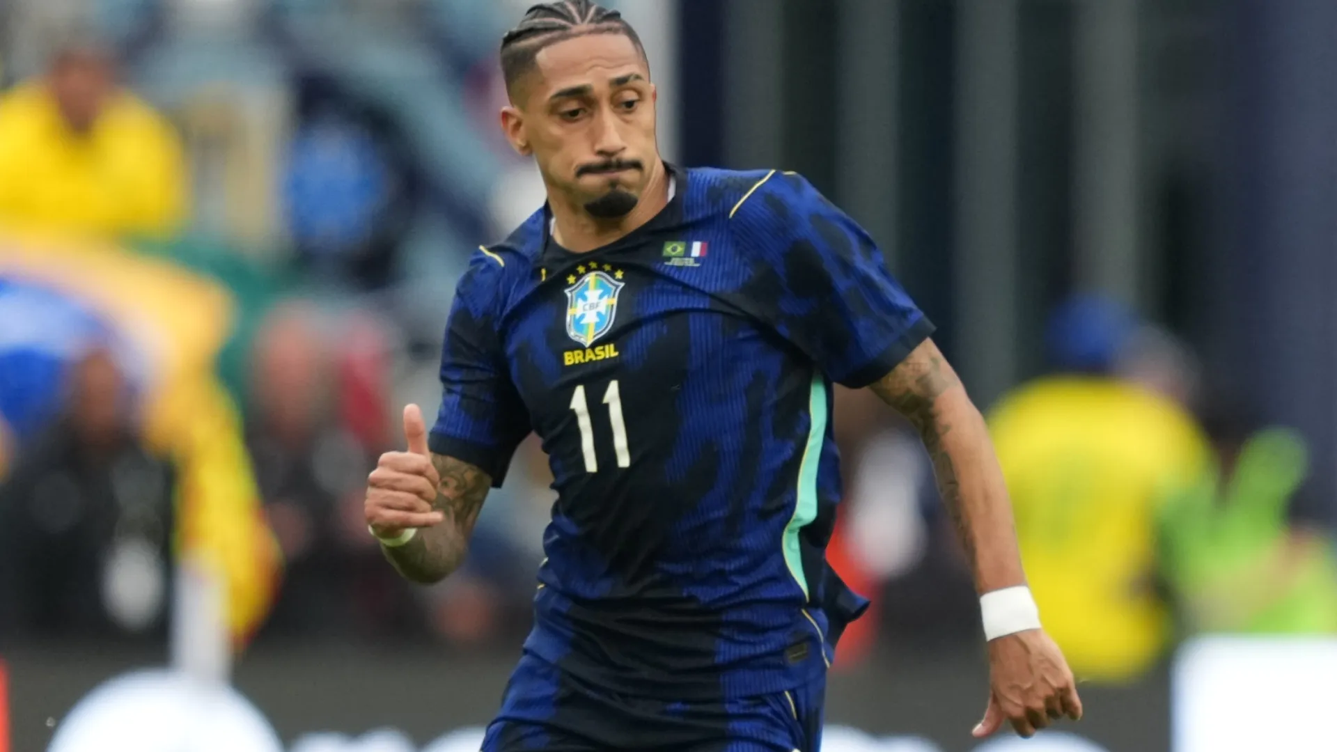 Raphinha se machucou jogando pela Seleção Brasileira