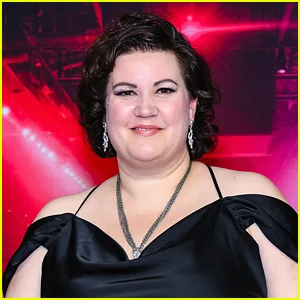 Rachel Reid dá atualizações sobre o livro ‘Unrivalry’ e reage aos rumores de elenco de Jack Innanen para a segunda temporada de ‘Heated Rivalry’