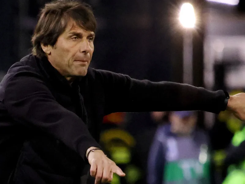 Antonio Conte se aproxima do cargo de técnico da Itália enquanto De Laurentiis, do Napoli, supostamente considera demiti-lo