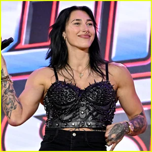 Rhea Ripley da WWE revela transtorno alimentar em meio a conversas contínuas sobre seu corpo