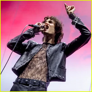 Sombr anuncia turnê norte-americana de 'You Are The Reason' - datas, locais e como comprar ingressos