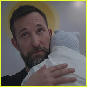 Spoilers do final da 2ª temporada de 'The Pitt': Robby de Noah Wyle faz uma grande revelação pessoal em um momento comovente com Baby Jane Doe