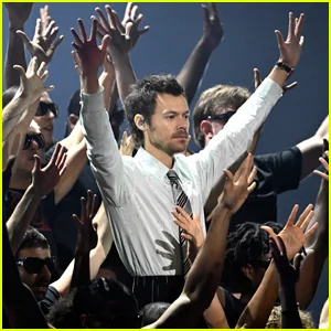 Ticketmaster diz que pegou cambistas com milhares de ingressos de Harry Styles e planeja revender pelo preço original