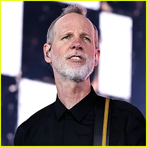 Tom Dumont revela diagnóstico precoce da doença de Parkinson