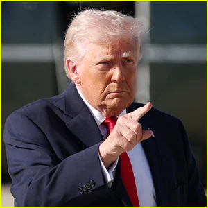 Trump diz que Marinha dos EUA interceptou navio iraniano e abriu um “buraco na sala de máquinas” em meio ao bloqueio contínuo