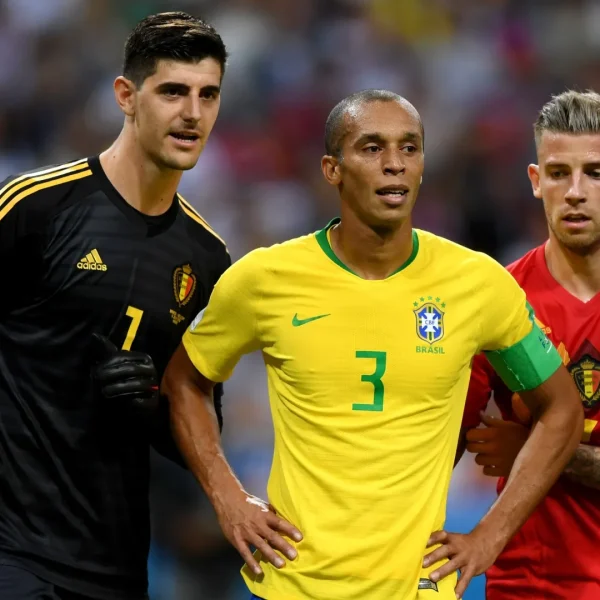 Vinicius está ‘longe de Neymar, Messi, Cristiano’, diz ex-astro brasileiro Miranda