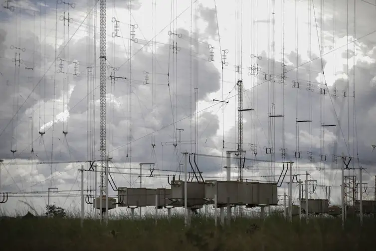 Brasília (DF) 29/02/2024 – O Parque do Rodeador, que é o complexo de transmissão em ondas curtas da Rádio Nacional da Amazônia, celebra 50 anos em março deste ano. Para marcar a data, a Sociedade Brasileira de Estudos Interdisciplinares da Comunicação (Intercom) e a Empresa Brasil de Comunicação (EBC) vão promover duas lives para contar um pouco da história de um dos maiores parques transmissores de rádio da América Latina, em ondas médias e curtas.
Foto: Joédson Alves/Agência Brasil