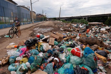 Tânia Rêgo/Agência Brasil Rio de Janeiro (RJ), 01/04/2026 - Lixão à beira da Baía de Guanabara, na comunidade Salsa e Merengue. Saneamento básico em localidades do Complexo da Maré. Foto: Tânia Rêgo/Agência Brasil