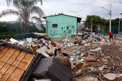 Tânia Rêgo/Agência Brasil Rio de Janeiro (RJ), 01/04/2026 - Lixão à beira da Baía de Guanabara, na comunidade Salsa e Merengue. Saneamento básico em localidades do Complexo da Maré. Foto: Tânia Rêgo/Agência Brasil