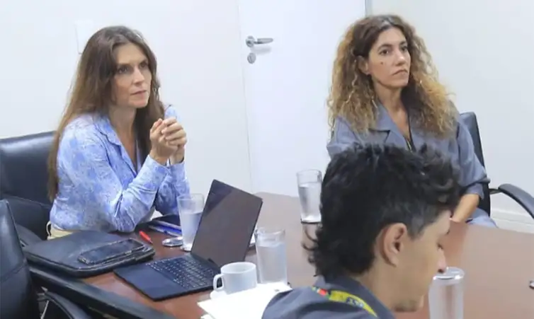 Brasília, (DF), 14/04/2026 - Secretária Juliana Agatte e a presidente da EBC, Antônia Pellegrino participam do primeiro encontro voltado à construção da estratégia de comunicação da Copa do Mundo de Futebol Feminino 2027, que será realizada no Brasil. A reunião foi articulada pela Secretaria Extraordinária para a Copa do Mundo de Futebol Feminino 2027 (SECOPA27), do Ministério do Esporte. A iniciativa marca o início de uma agenda contínua de alinhamento entre órgãos do governo do Brasil e parceiros institucionais. Foto: Ronaldo Caldas/MESP