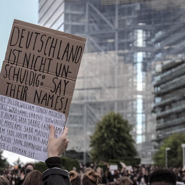 Justiça decreta prisão preventiva de casal que levava armas para o CV