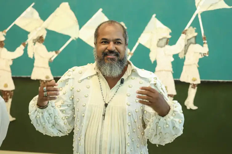 Brumadinho, (MG), 24/04/2026 – O artista Dalton Paula durante abertura de sua instalação, Dupla Cura, em comemoração aos 20 anos do Instituto Inhotim, em Brumadinho (MG). Foto: Tomaz Silva/Agência Brasil