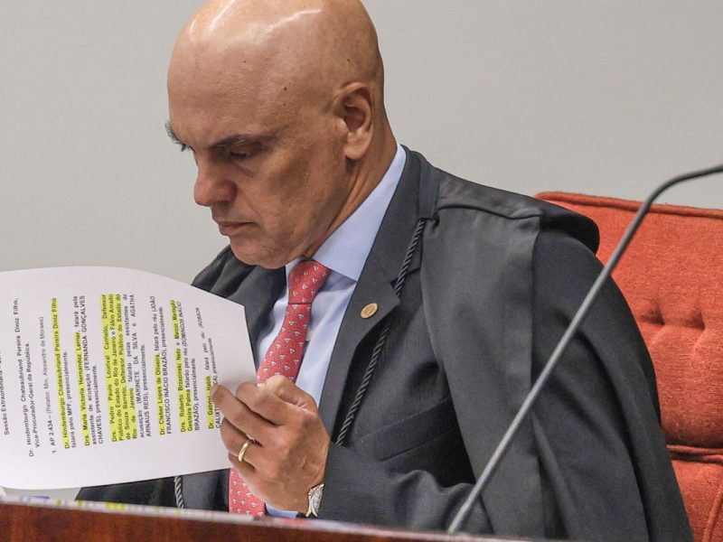 Moraes multa advogado em R$ 5 mil por comandos ocultos em petição no STF