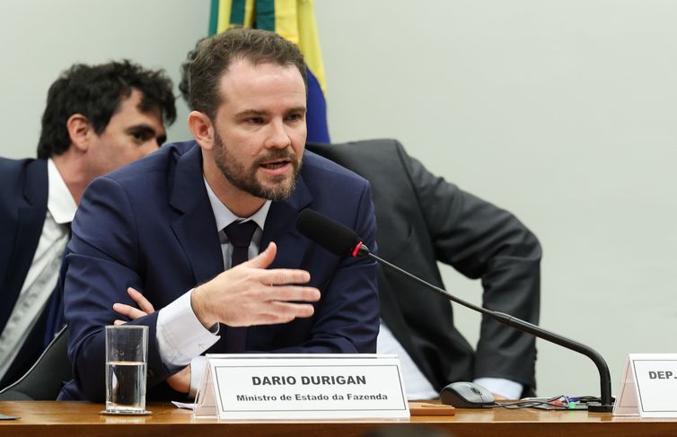 Brasília – DF – 12/05/2026 – Reunião da Comissão Especial da Câmara sobre o Fim da Escala 6x1 para debater os impactos econômicos da redução da escala de trabalho, sem redução de salário. Participou ministro da Fazenda, Dario Durigan. Foto Lula Marques/Agência Brasil