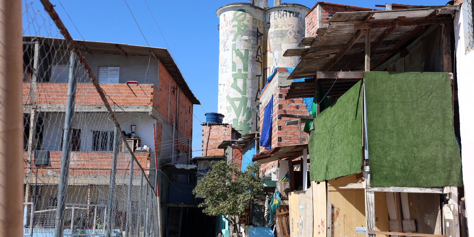 4 em cada 10 brasileiros convivem com facções no bairro, diz pesquisa