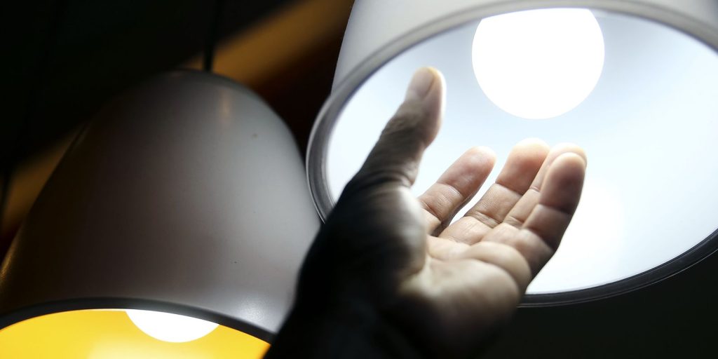 Conta de luz sobe mais de 10% em 24 cidades de São Paulo a partir deste sábado
