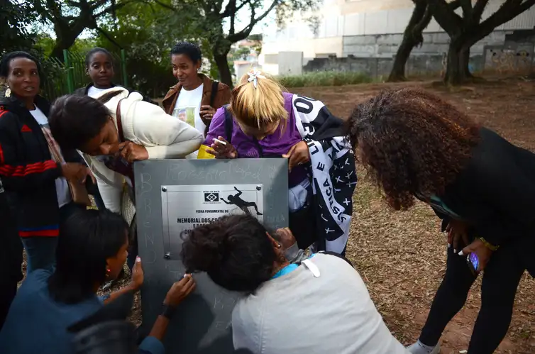 Rovena Rosa/Agência Brasil São Paulo - O movimento Mães de Maio inaugura memorial no Centro Cultural Jabaquara para lembrar o genocídio de quilombolas no local, em maio de 2006 (Rovena Rosa/Agência Brasil)