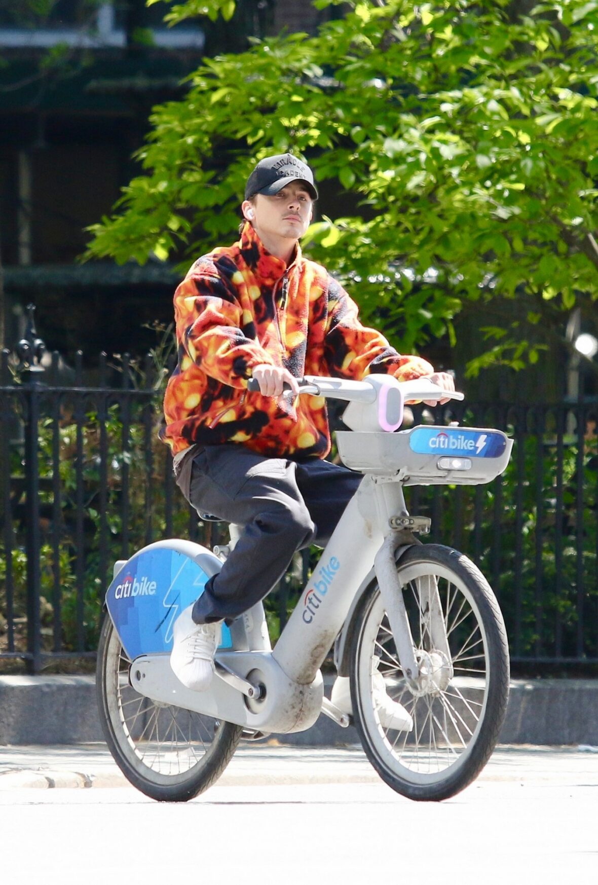 Passeio de bicicleta por Timothee Chalamet em Nova York