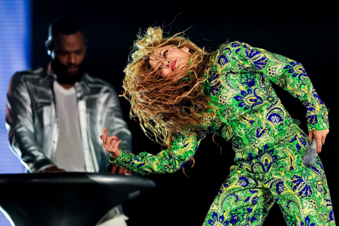 Shakira se apresenta em Copacabana Brasil