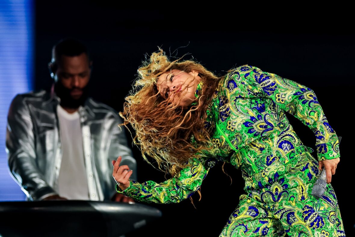 Shakira se apresenta em Copacabana Brasil