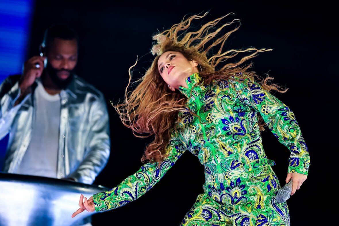 Shakira se apresenta em Copacabana Brasil