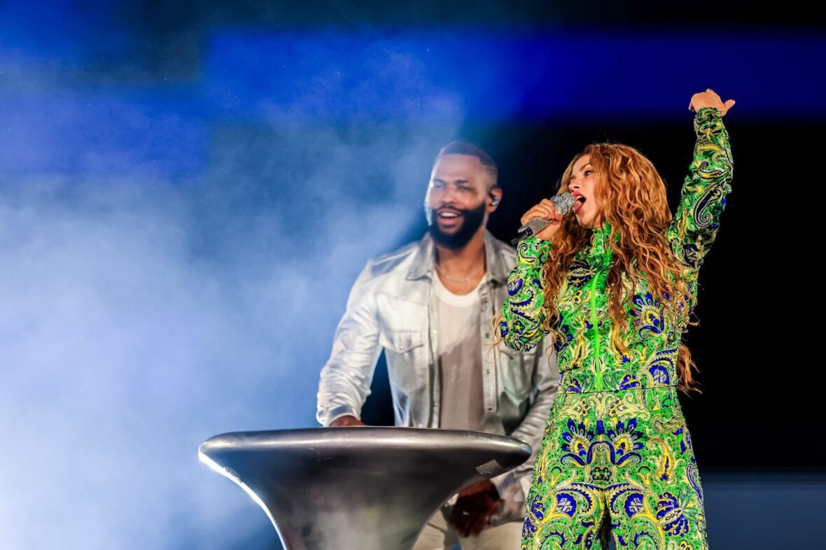 Shakira se apresenta em Copacabana Brasil