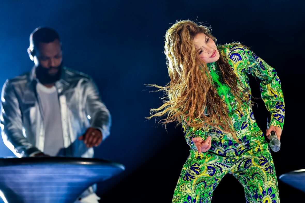 Shakira se apresenta em Copacabana Brasil