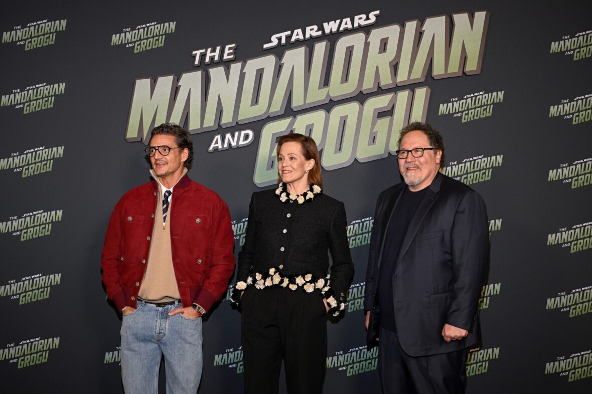 Sigourney Weaver e Pedro Pascal participam do 