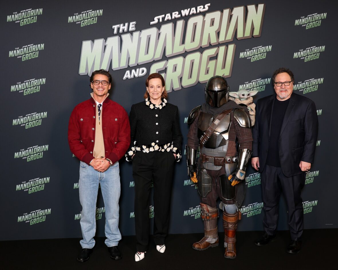 Sigourney Weaver e Pedro Pascal participam do 