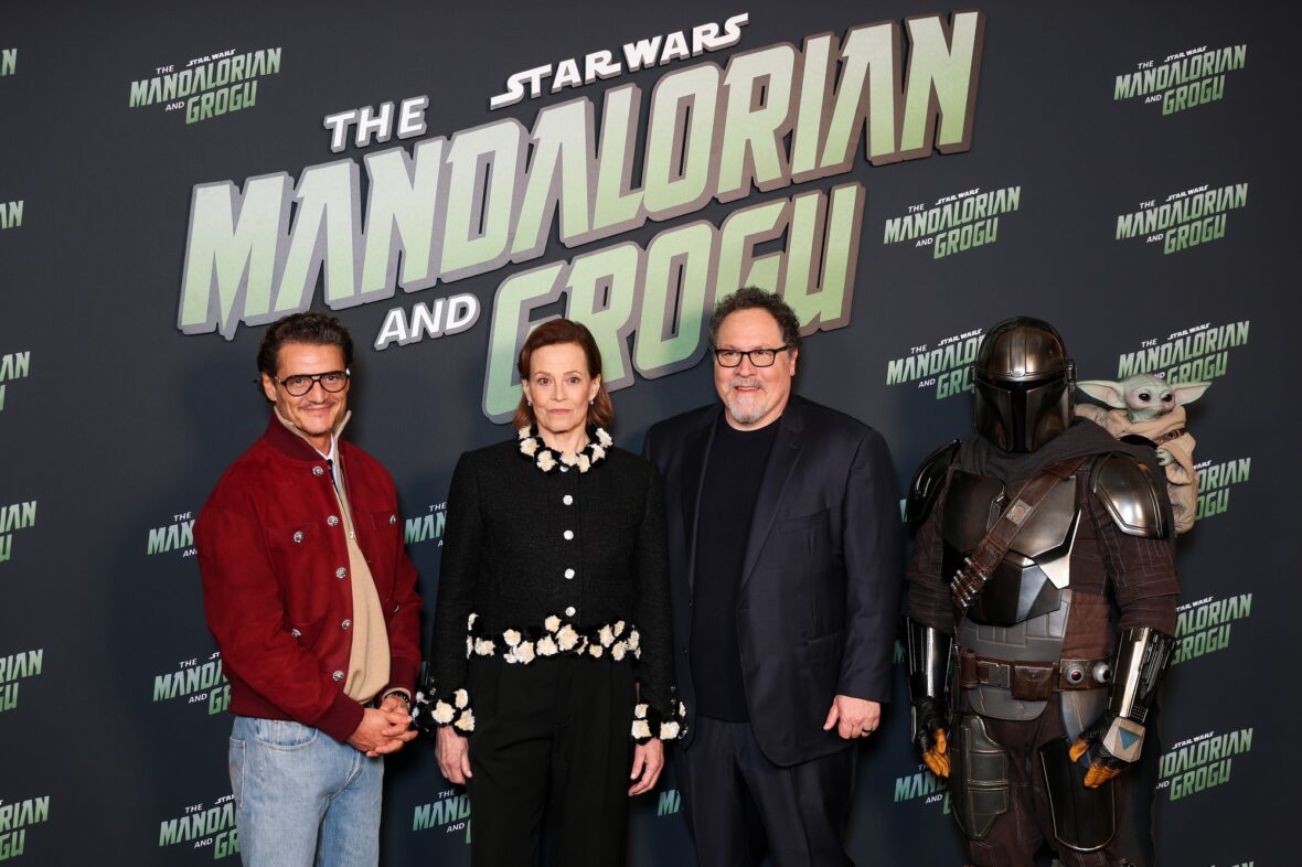 Sigourney Weaver e Pedro Pascal participam do 