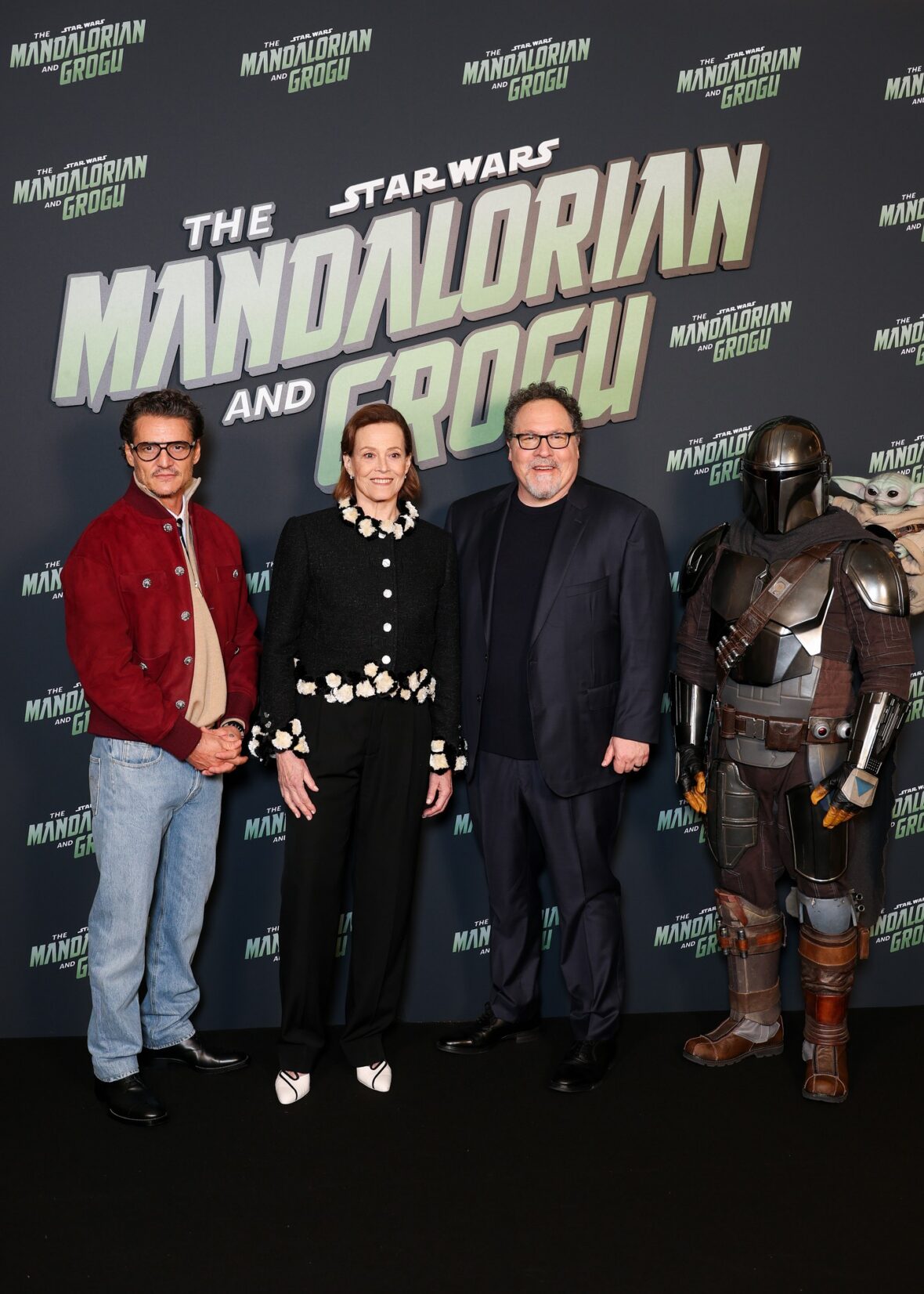 Sigourney Weaver e Pedro Pascal participam do 