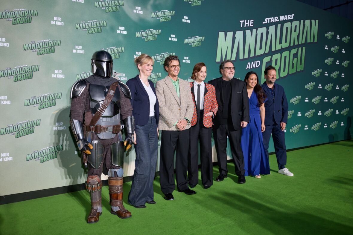 Pedro Pascal e Sigourney Weaver participam de festa de fãs em Berlim para 