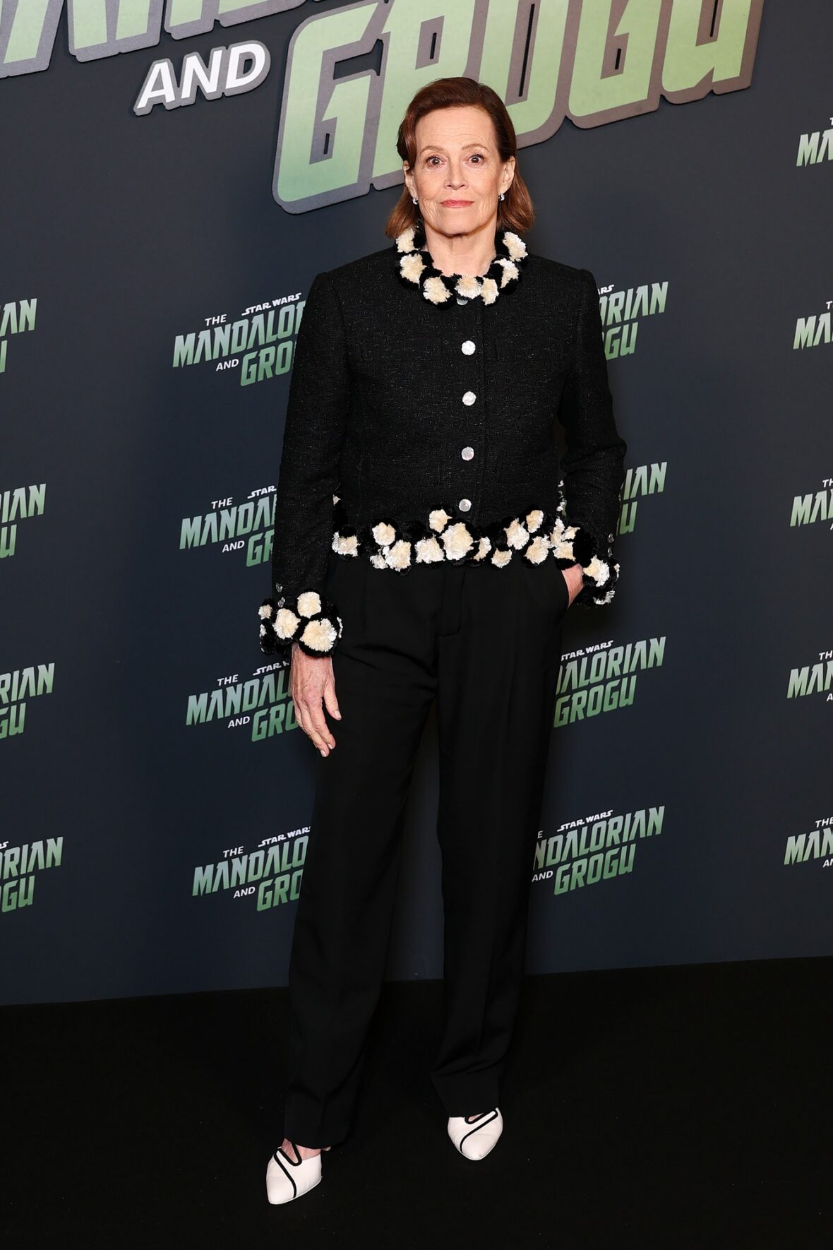 Pedro Pascal e Sigourney Weaver assistem à estreia em Paris de 