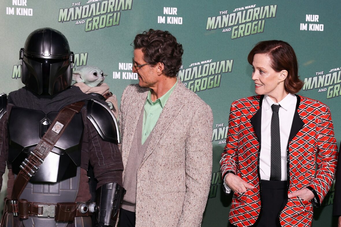 Pedro Pascal e Sigourney Weaver participam de festa de fãs em Berlim para 