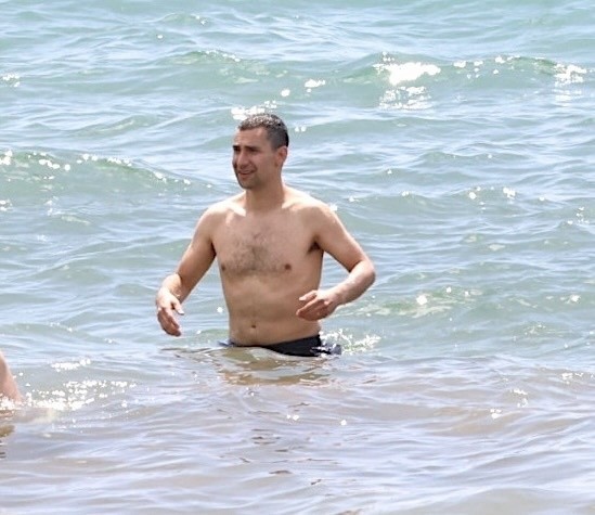 Jack Antonoff na praia do Havaí