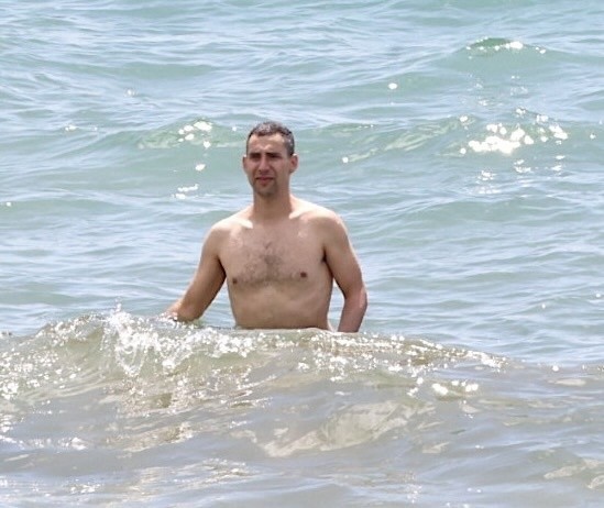 Jack Antonoff na praia do Havaí
